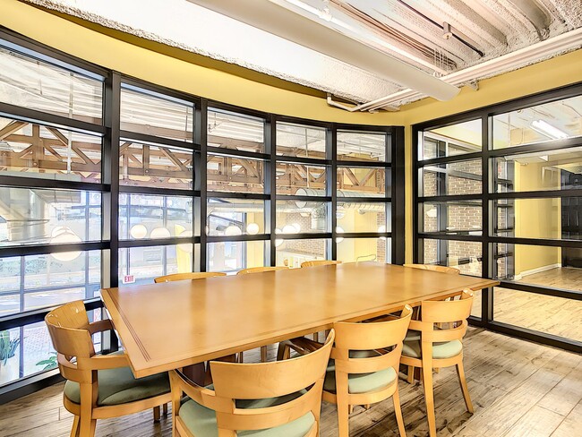 Building Photo - North Quarter of Downtown Orlando, convenient to Ivanhoe District