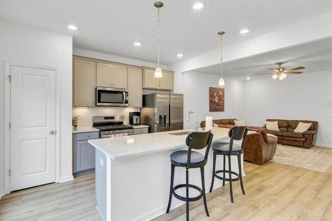 Building Photo - 770 Trotters Ln