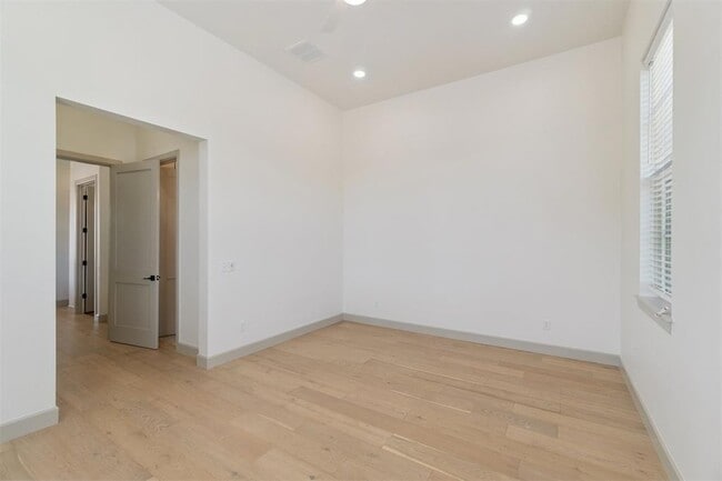 Building Photo - 18835 Selah Wy