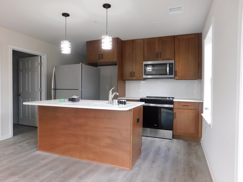 Building Photo - 1513 Maple St