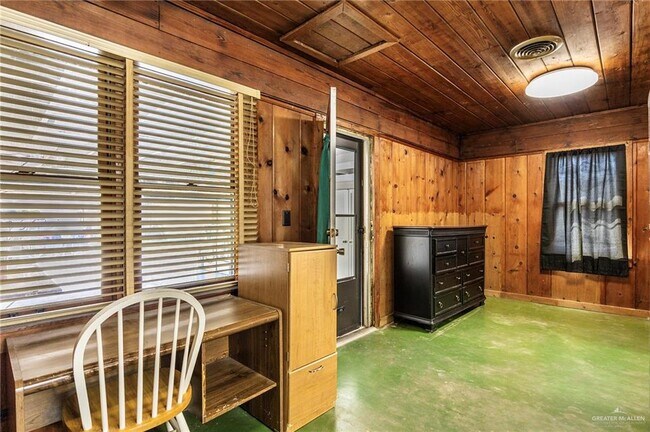 Building Photo - 25 W Kelly Ave