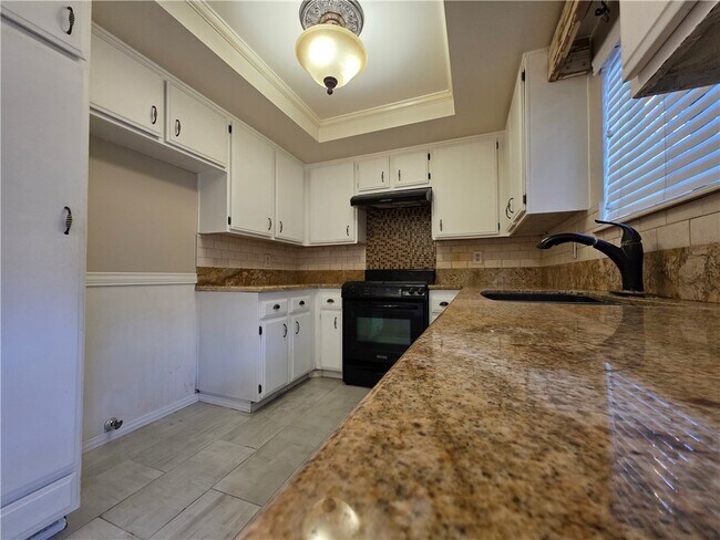 Building Photo - 1173 S Paula Dr