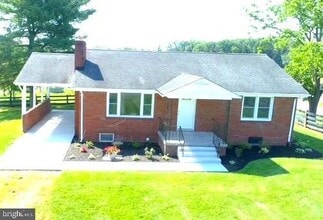 Building Photo - 43129 Lucketts Rd