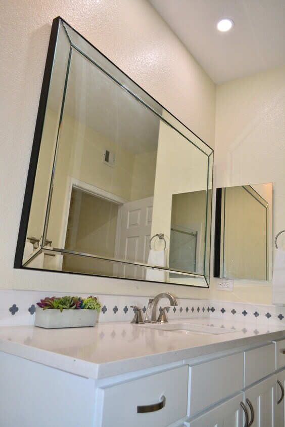 Building Photo - 7050 E Sunrise Dr