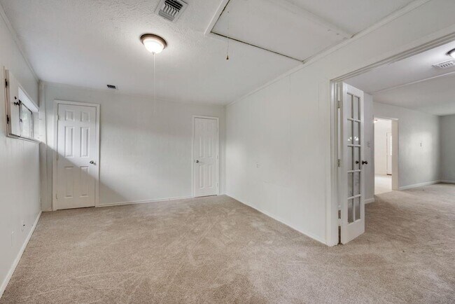 Building Photo - 618 Chickapoo Trce