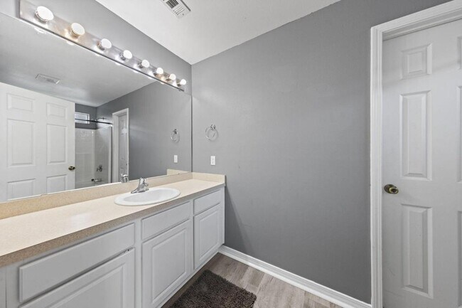 Building Photo - 127 Nivana Dr