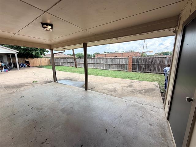 Building Photo - 2412 Lakeview Cir