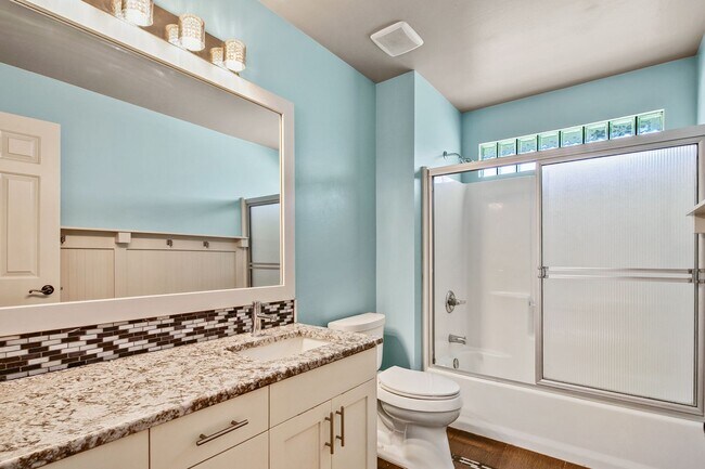 Building Photo - Parkside Paradise: Spacious 5-Bed Luxury in Hobble Creek