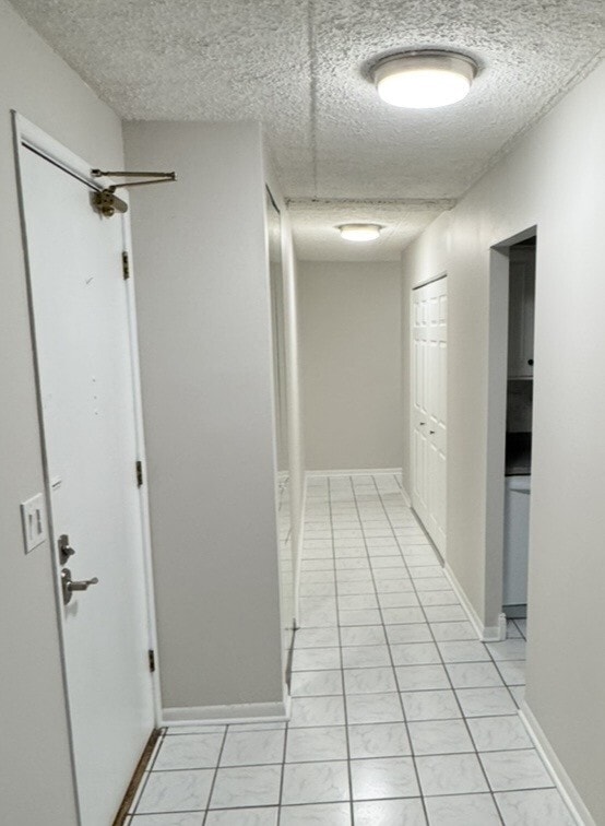 Building Photo - 225 S Rohlwing Rd