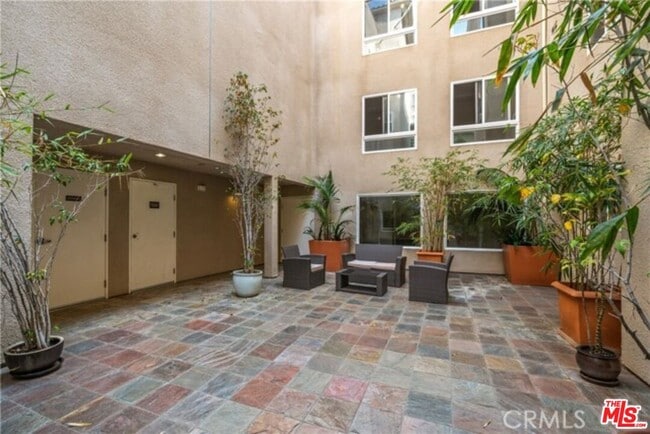 Building Photo - 7249 Franklin Ave