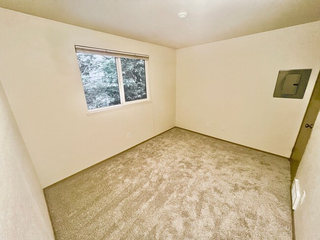 Building Photo - 2Bd/1Ba Lynwood Apartment