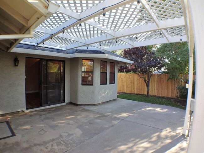 Building Photo - 3008 California Park Dr