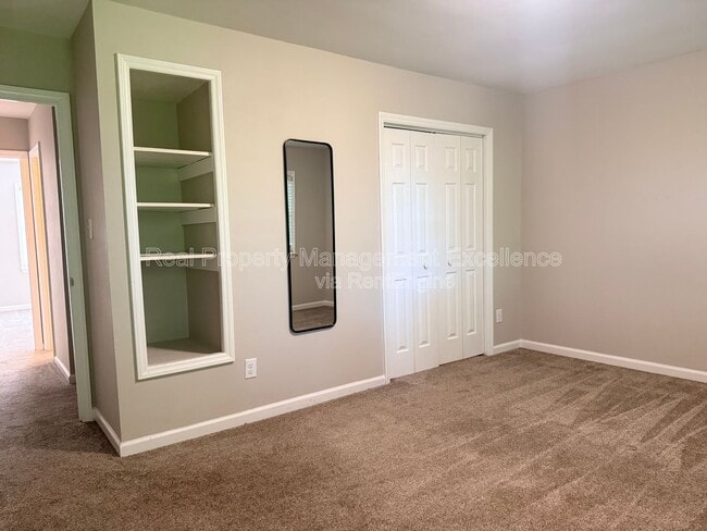Building Photo - 2922 Glenridge Dr