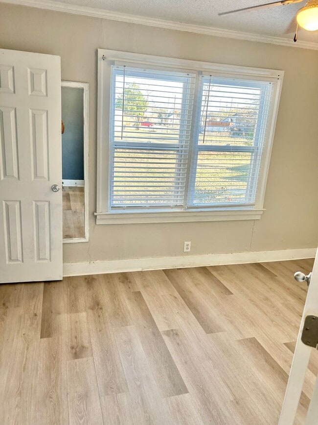 Building Photo - 2BR/1BA Home-Sweet-Home