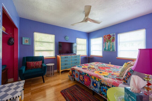 Building Photo - 214 Lucerne Dr