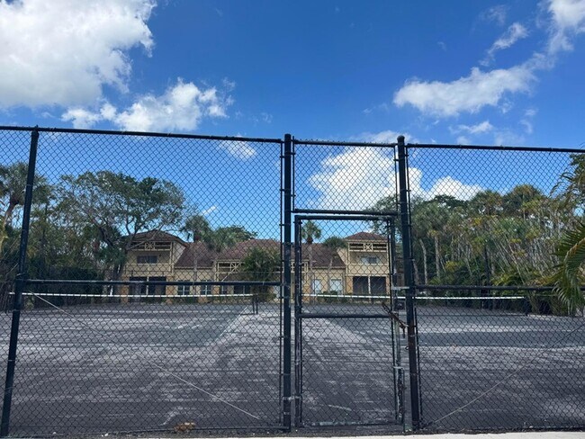 Building Photo - 4807 Via Palm Lakes
