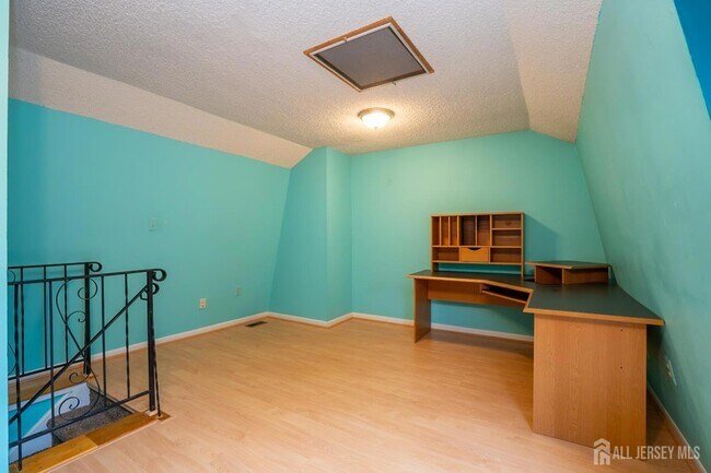 Building Photo - 16 Thoreau Dr