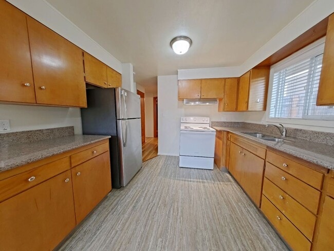 Building Photo - FALL SPECIAL ~ $735 OFF FIRST MONTH RENT