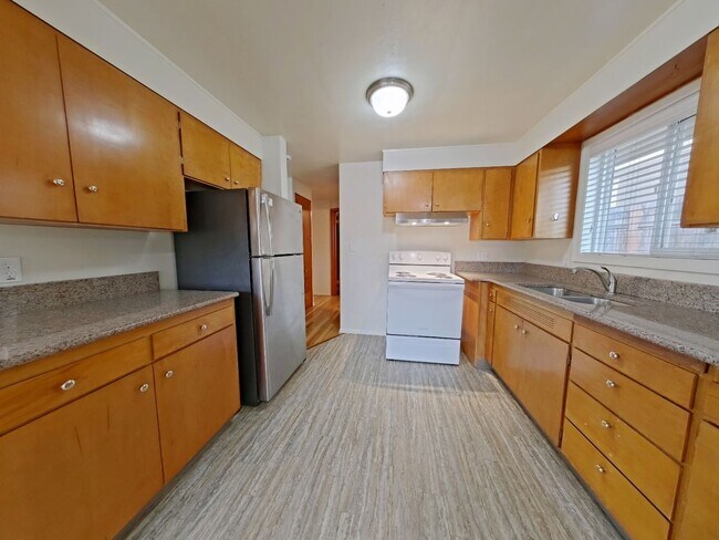 Building Photo - WINTER SPECIAL ~ $735 OFF FIRST MONTH RENT