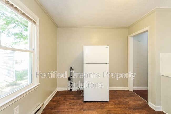 Building Photo - 1430 Marne St