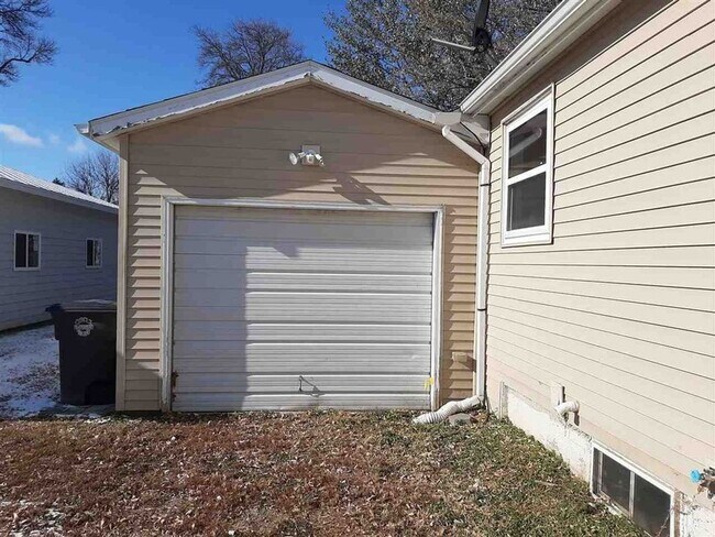 Building Photo - 3 bedroom home - Velva, ND