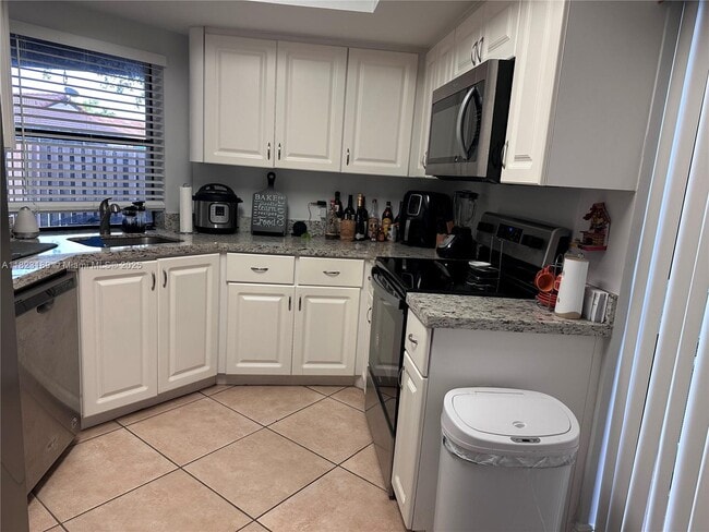 Building Photo - 15205 SW 48th Terrace