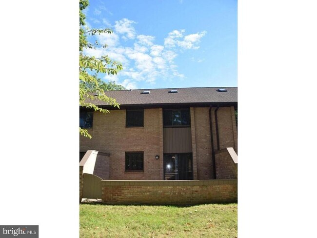 Building Photo - 112 Woodgate Ln