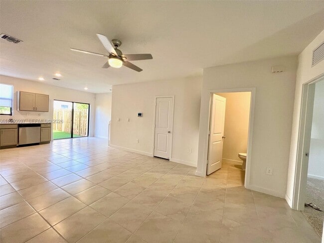 Building Photo - 429 NE 12th St