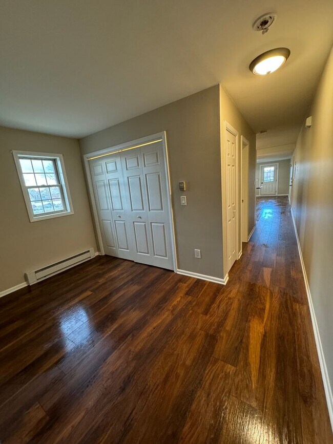 Building Photo - 400 Front St