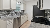 Building Photo - 2 Bedroom Condo in a Great Location!