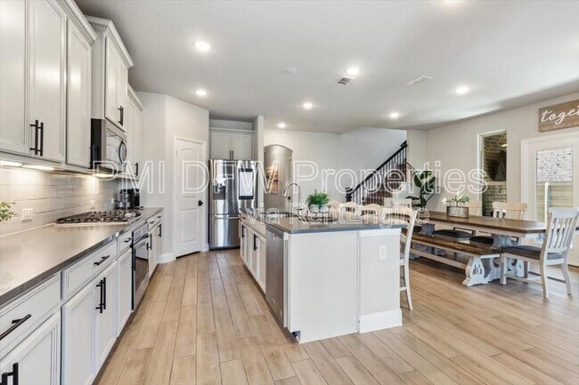 Building Photo - 7313 Willow Thorne Dr