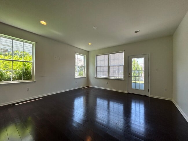 Building Photo - 106 Sirius Dr