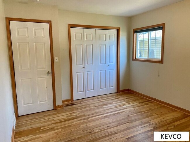 Building Photo - Awesome Four Bedroom Home by CSU Campus!