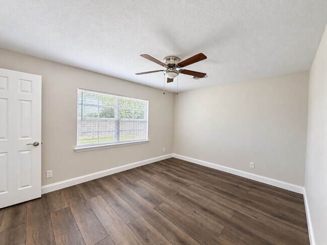 Building Photo - 401 Balfour Dr