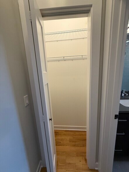 Building Photo - 2211 W Eastwood Ave