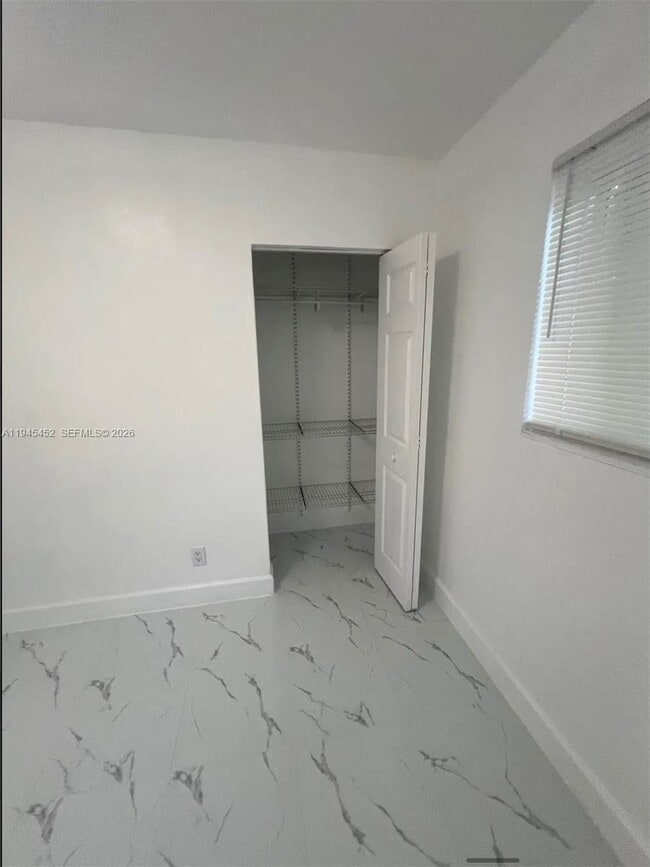 Building Photo - 3400 SW 40th Ave