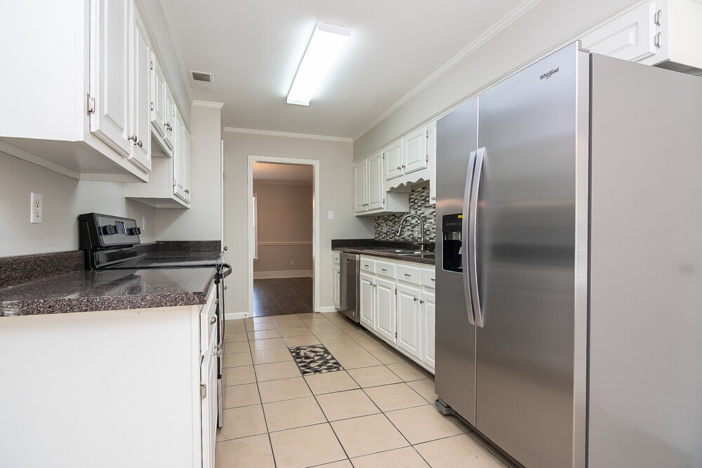 Building Photo - 8159 Creekside Cir N