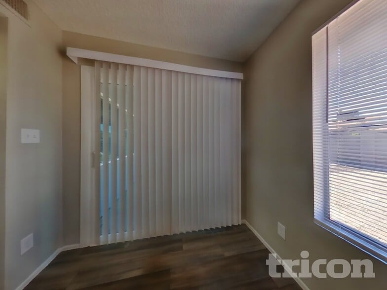 Building Photo - 4055 W Desert Cove Ave
