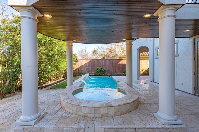 Building Photo - 538 Villa Dr