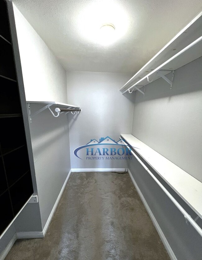 Building Photo - Charming 2-Bed 2-Bath with Private Deck & ...