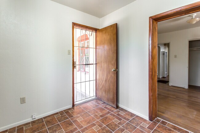 Building Photo - OLD TOWN NORTH VALLEY 2/BD 2/BA 1/CG