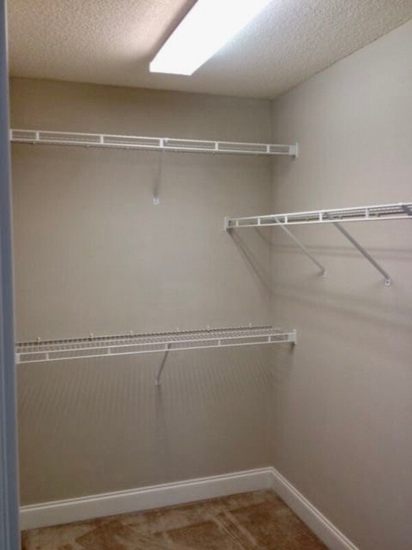 Building Photo - 10 Pasture View Ct