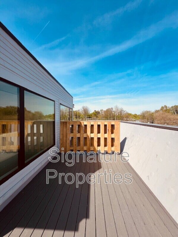 Building Photo - 712 High St