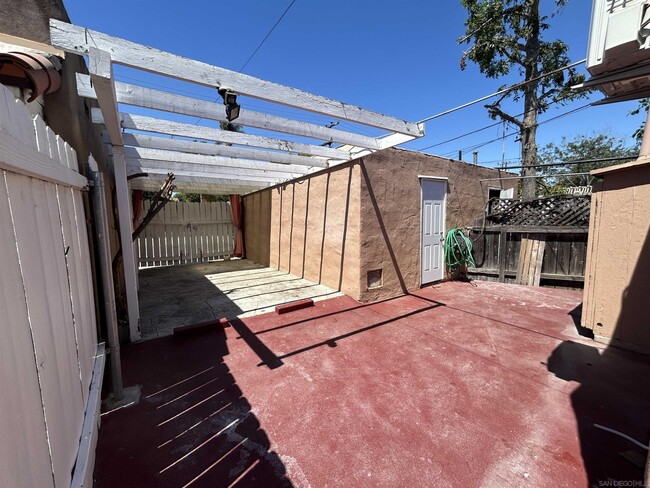 Building Photo - 4734 Biona Dr