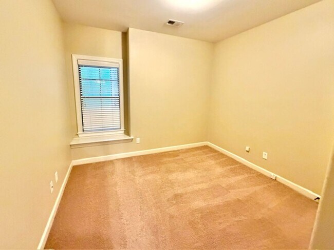 Building Photo - 10601 Bird Stone Cove