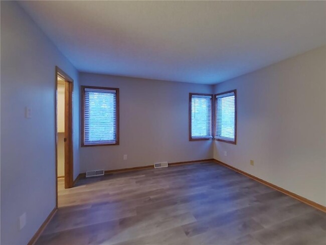 Building Photo - 956 Meadow Ave