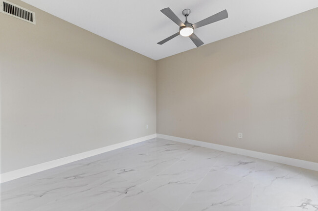 Building Photo - 12454 Crystal Pointe Dr