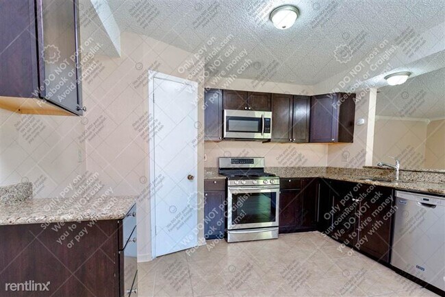 Building Photo - 2204 Silver Spur Dr