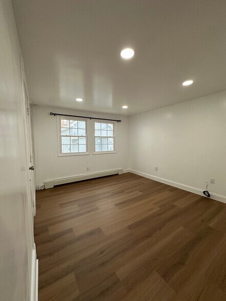 Building Photo - 810 17th St