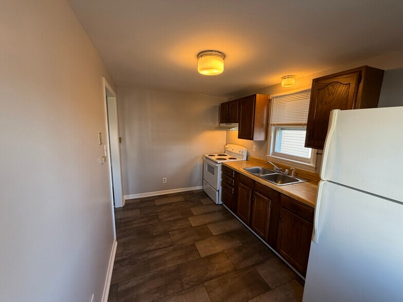 Building Photo - 148 N Church St